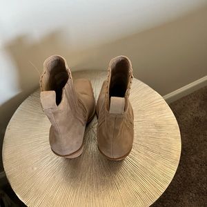 Vince Camuto Boots Size 8